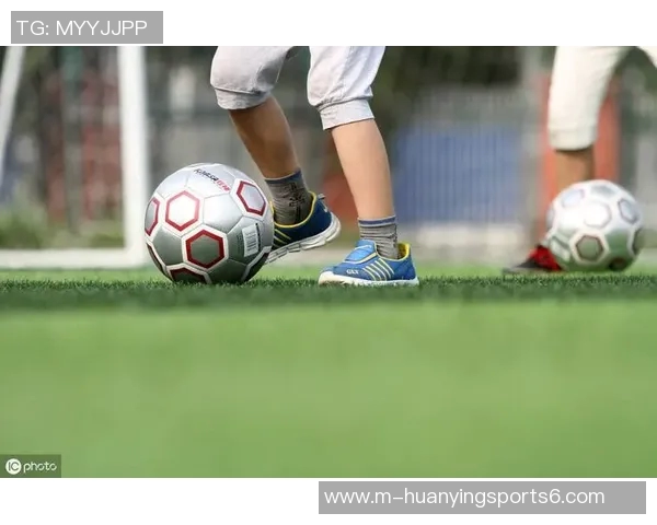 掌握踢足球的基本要领与技巧提升你的球技和比赛表现